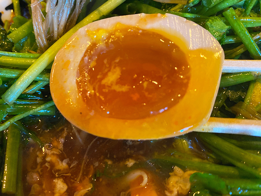 柚子酸辣湯麺のトッピングの味玉