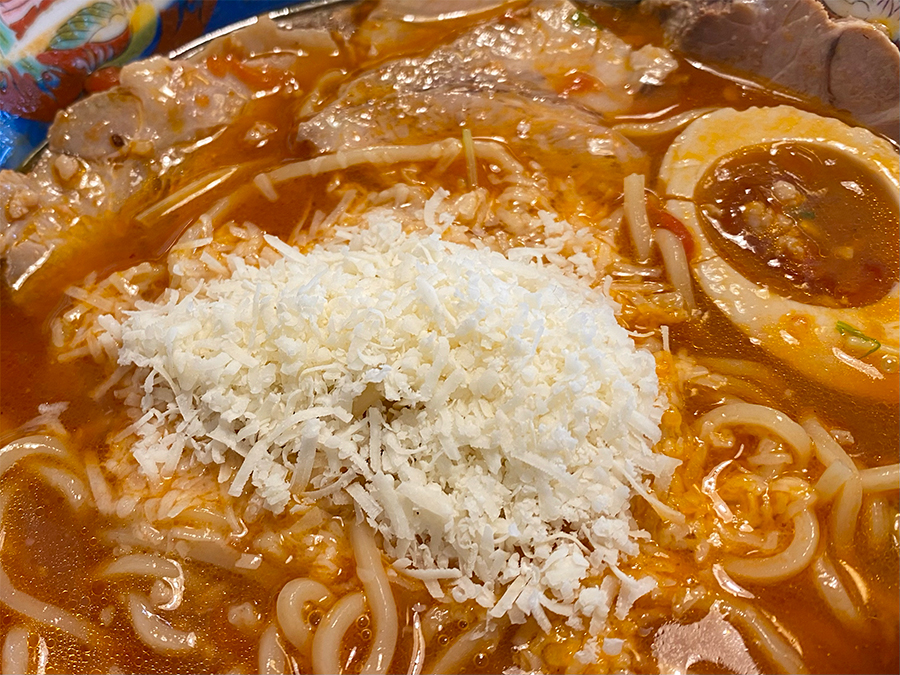 「麺房 大喜」のピリ辛トマトらーめん＋チーズ